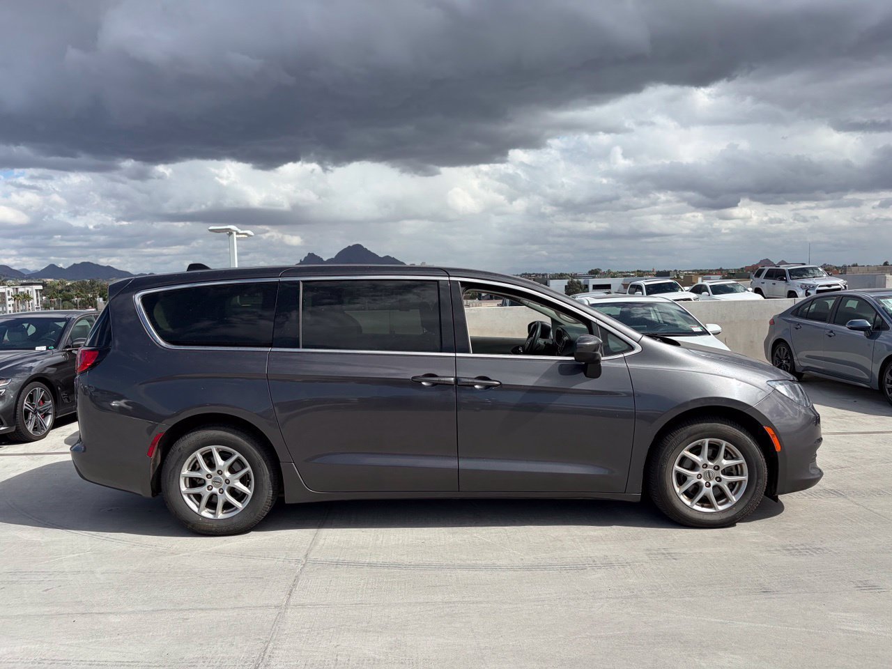 Used 2023 Chrysler Voyager LX FWD image 3