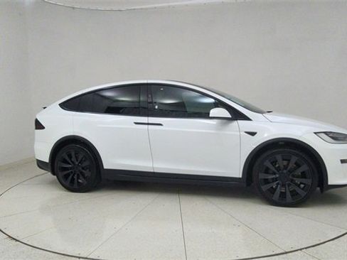 Used 2022 Tesla Model X image 61