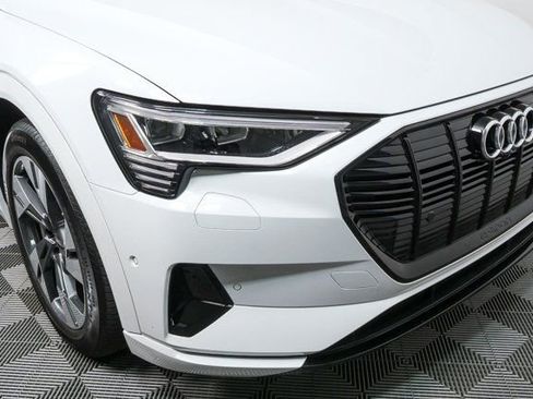 Certified 2022 Audi e-tron Premium image 38