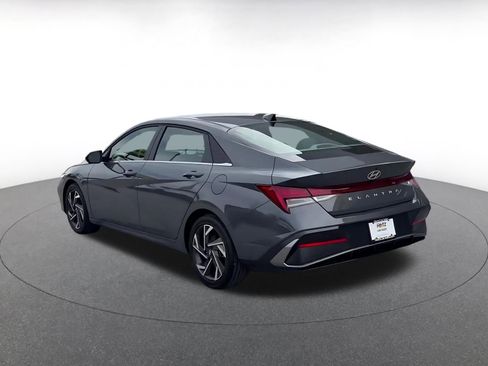 Used 2025 Hyundai Elantra SEL image 11