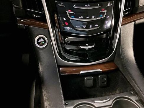 Used 2018 Cadillac Escalade Luxury image 17