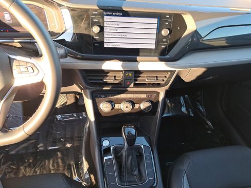 Certified 2022 Volkswagen Taos SEL w/ Panoramic Sunroof Package image 19