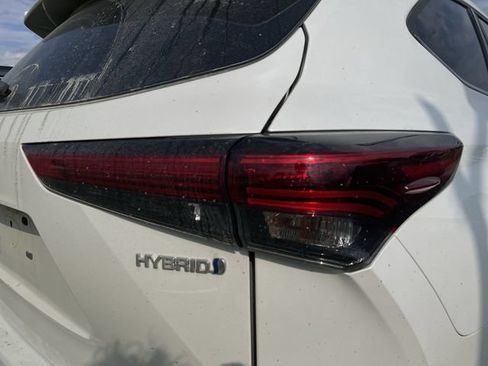 Used 2022 Toyota Highlander XLE AWD/4WD image 11
