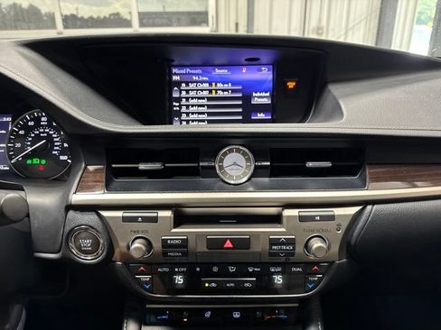 Used 2018 Lexus ES 350 w/ Luxury Package w/Wood Trim FWD image 9