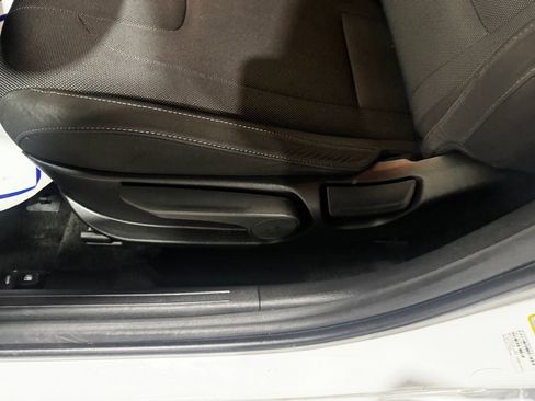 Used 2025 Hyundai Elantra SE image 19