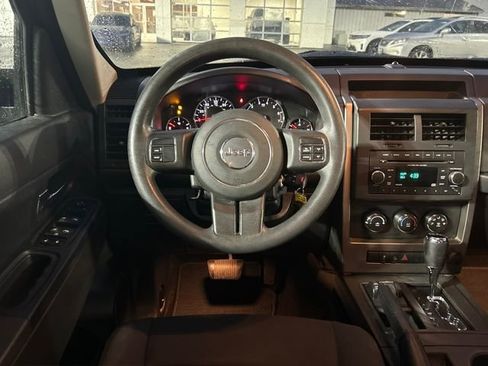 Used 2012 Jeep Liberty Sport image 19