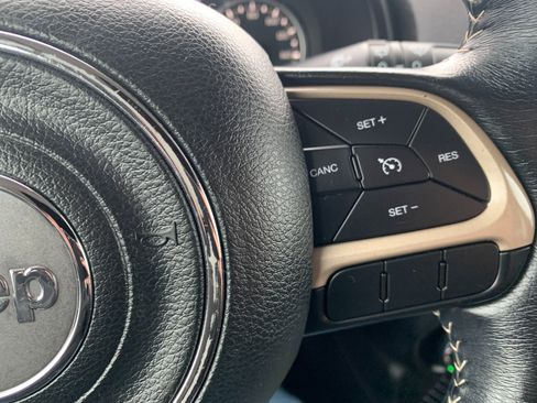 Used 2017 Jeep Renegade Limited image 17