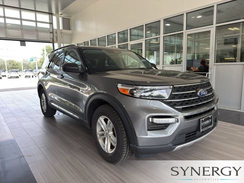 Used 2023 Ford Explorer XLT w/ Equipment Group 202A AWD/4WD image 3
