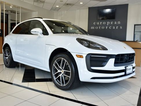 Used 2024 Porsche Macan AWD/4WD image 1