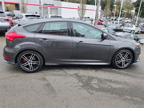 Used 2017 Ford Focus ST w/ Equipment Group 402A image 8