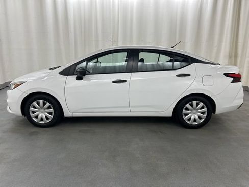 Used 2021 Nissan Versa S FWD image 2