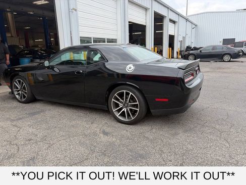 Used 2023 Dodge Challenger R/T RWD image 4