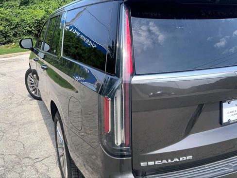 Used 2021 Cadillac Escalade ESV Premium Luxury w/ Driver Assist Tech Package AWD/4WD image 29
