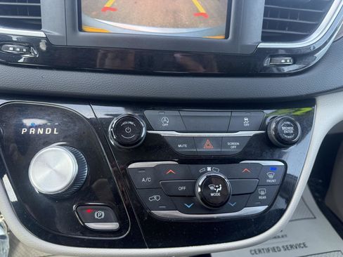 Used 2023 Chrysler Voyager LX FWD image 22