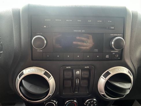 Used 2011 Jeep Wrangler Unlimited Sahara AWD/4WD image 23