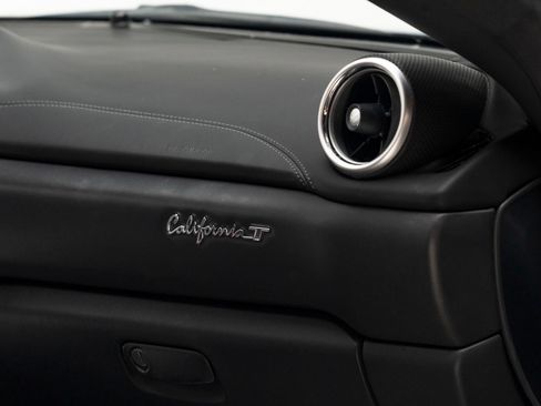 Used 2016 Ferrari California T RWD image 42