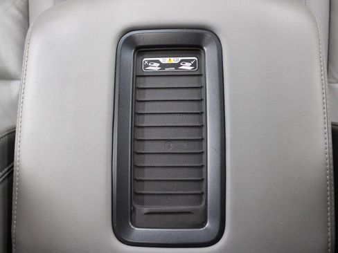 Used 2017 Chevrolet Suburban LT image 33