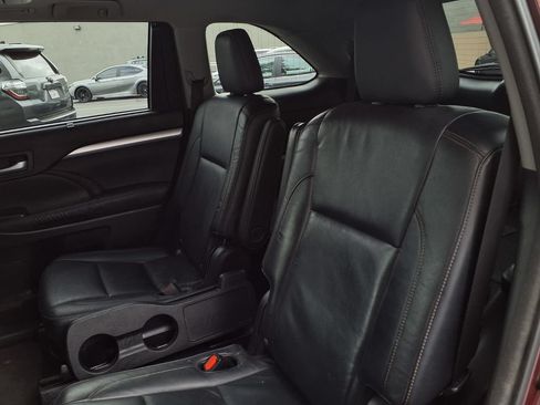 Used 2014 Toyota Highlander XLE FWD image 14