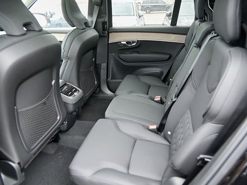 New 2025 Volvo XC90 B6 Core w/ Protection Package Premier image 19