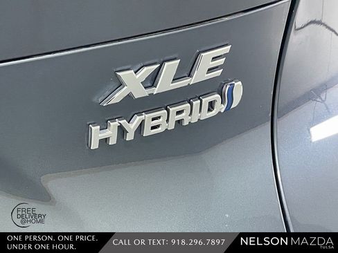 Used 2021 Toyota Venza XLE w/ Softex Package image 17