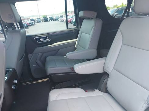 Used 2023 GMC Yukon XL SLT AWD/4WD image 29