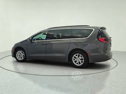 Used 2022 Chrysler Pacifica Touring-L FWD image 4