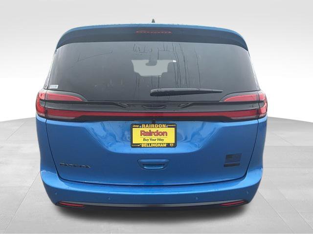 New 2027 Chrysler Pacifica Select AWD/4WD image 6