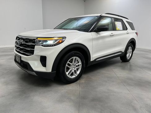Used 2025 Ford Explorer Active RWD image 4