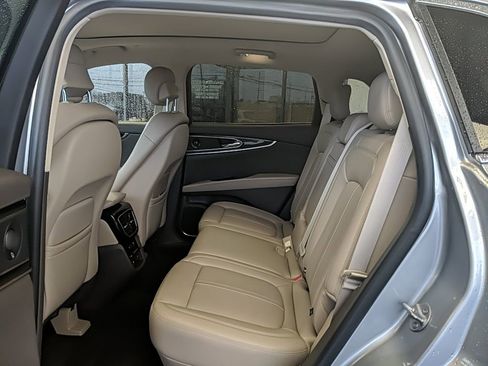 Used 2021 Lincoln Nautilus Reserve w/ Equipment Group 201A image 12