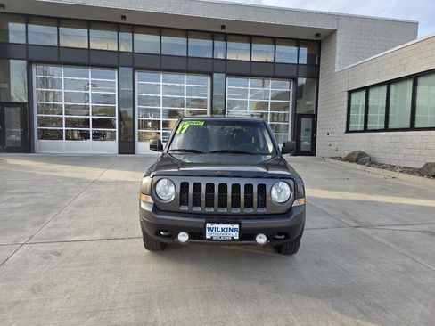 Used 2017 Jeep Patriot 4WD image 2