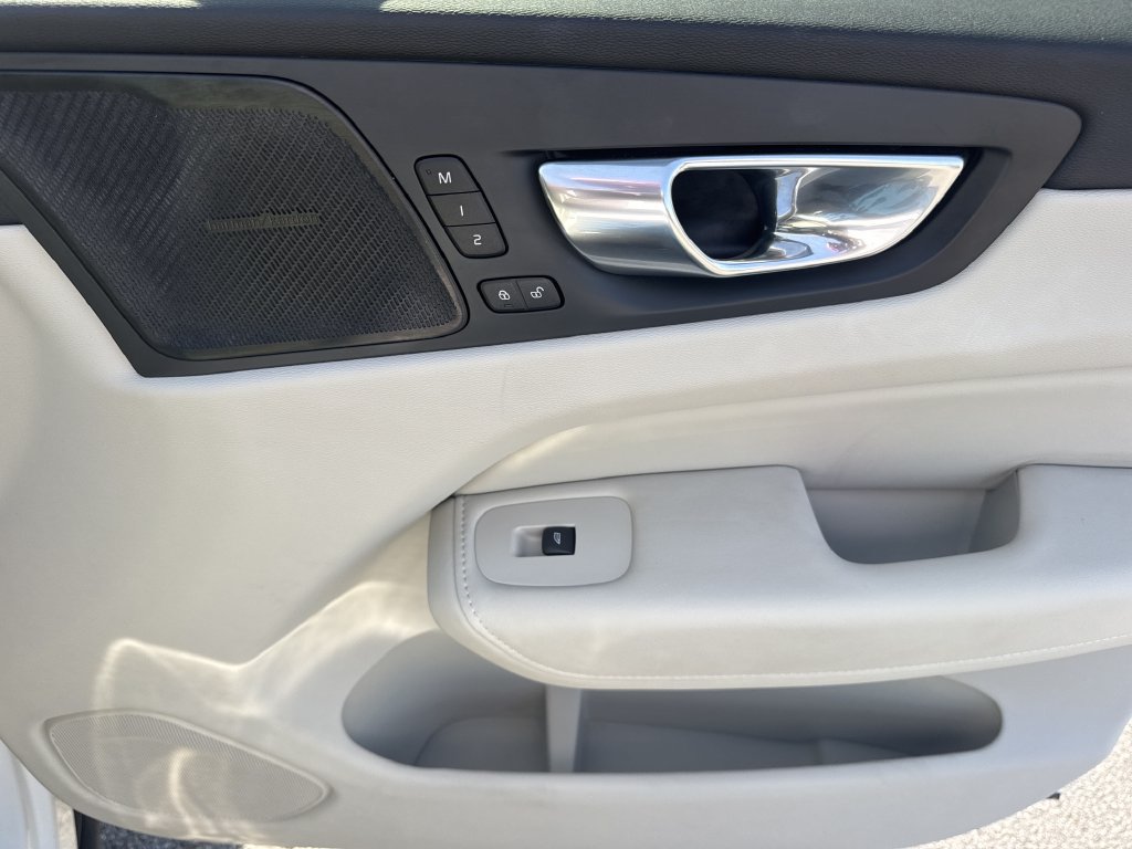 Used 2023 Volvo XC60 B5 Ultimate w/ Climate Package AWD/4WD image 14