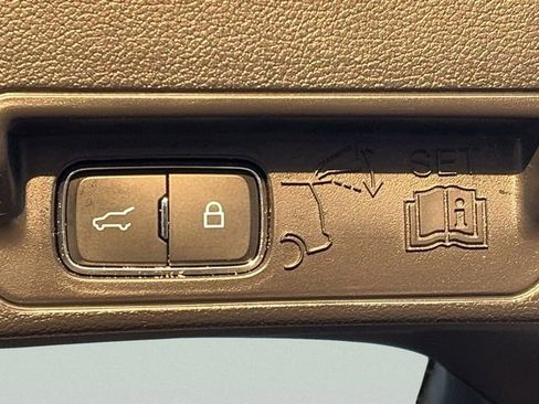 Used 2025 Ford Explorer ST-Line image 19