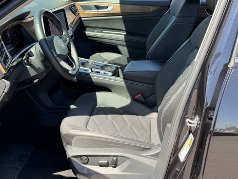 Used 2025 Volkswagen Atlas SE AWD/4WD image 19