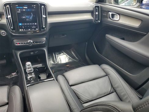 Certified 2023 Volvo XC40 B4 Ultimate w/ Protection Package Premier image 15