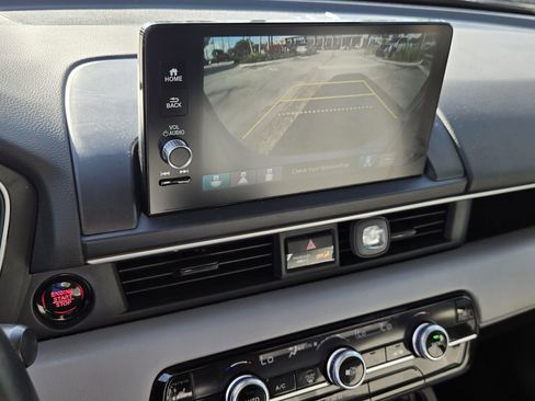 Used 2025 Honda Pilot Touring image 23