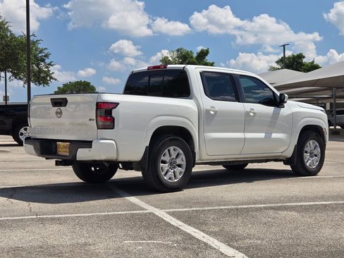 Used 2022 Nissan Frontier SV w/ SV Premium Package RWD image 4