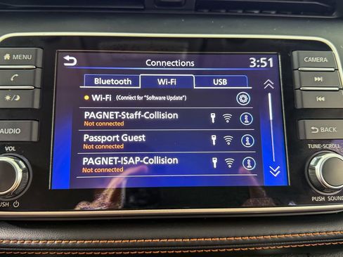 Used 2018 Nissan Kicks SR image 25