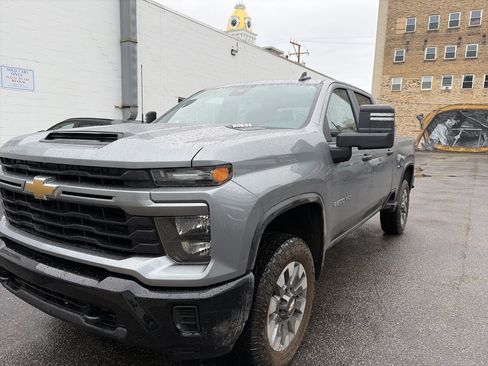 Used 2024 Chevrolet Silverado 2500 Custom w/ Custom Convenience Package AWD/4WD image 3