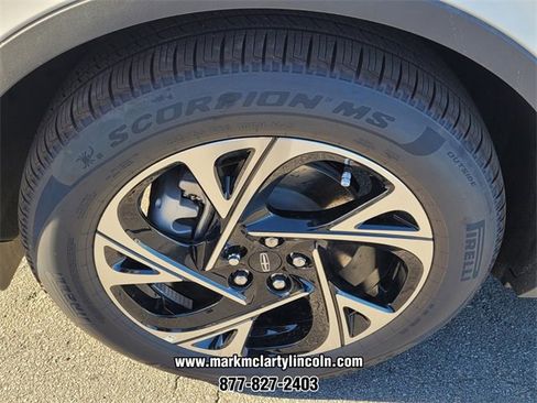 New 2026 Lincoln Nautilus Premier image 12