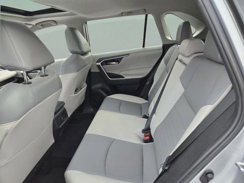 Used 2019 Toyota RAV4 XLE Premium FWD image 26