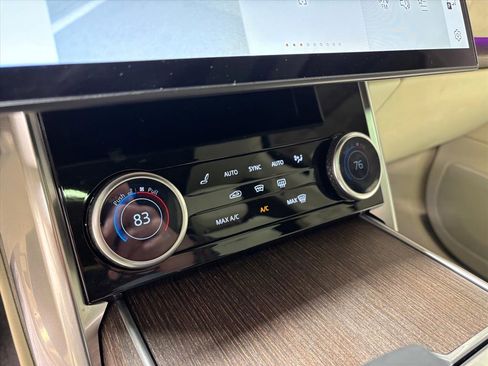 Used 2023 Land Rover Range Rover SE image 16