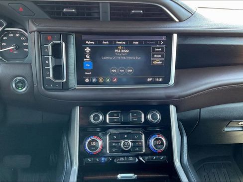 Used 2021 GMC Yukon XL Denali w/ Denali Premium Package AWD/4WD image 23