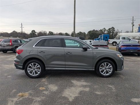 Used 2024 Audi Q3 2.0T Premium image 2