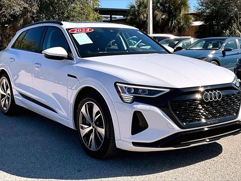 Certified 2024 Audi Q8 e-tron Premium image 2