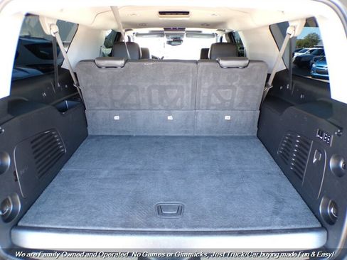 Used 2018 Chevrolet Suburban LT image 9