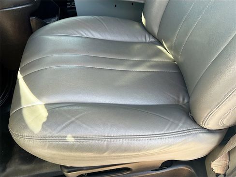 Used 2024 Chevrolet Express 3500 w/ Driver Convenience Package image 18