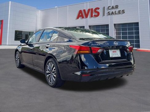 Used 2025 Nissan Altima 2.5 SV FWD image 10