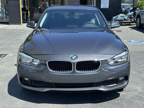 Used 2017 BMW 320i Sedan RWD image 5
