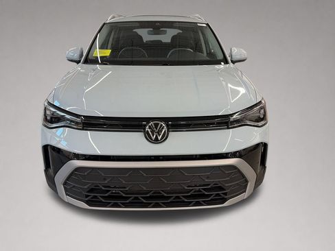 Certified 2025 Volkswagen Taos SE w/ Panoramic Sunroof Package AWD/4WD image 9