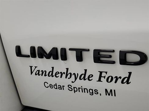 Used 2022 Ford Expedition Limited image 6